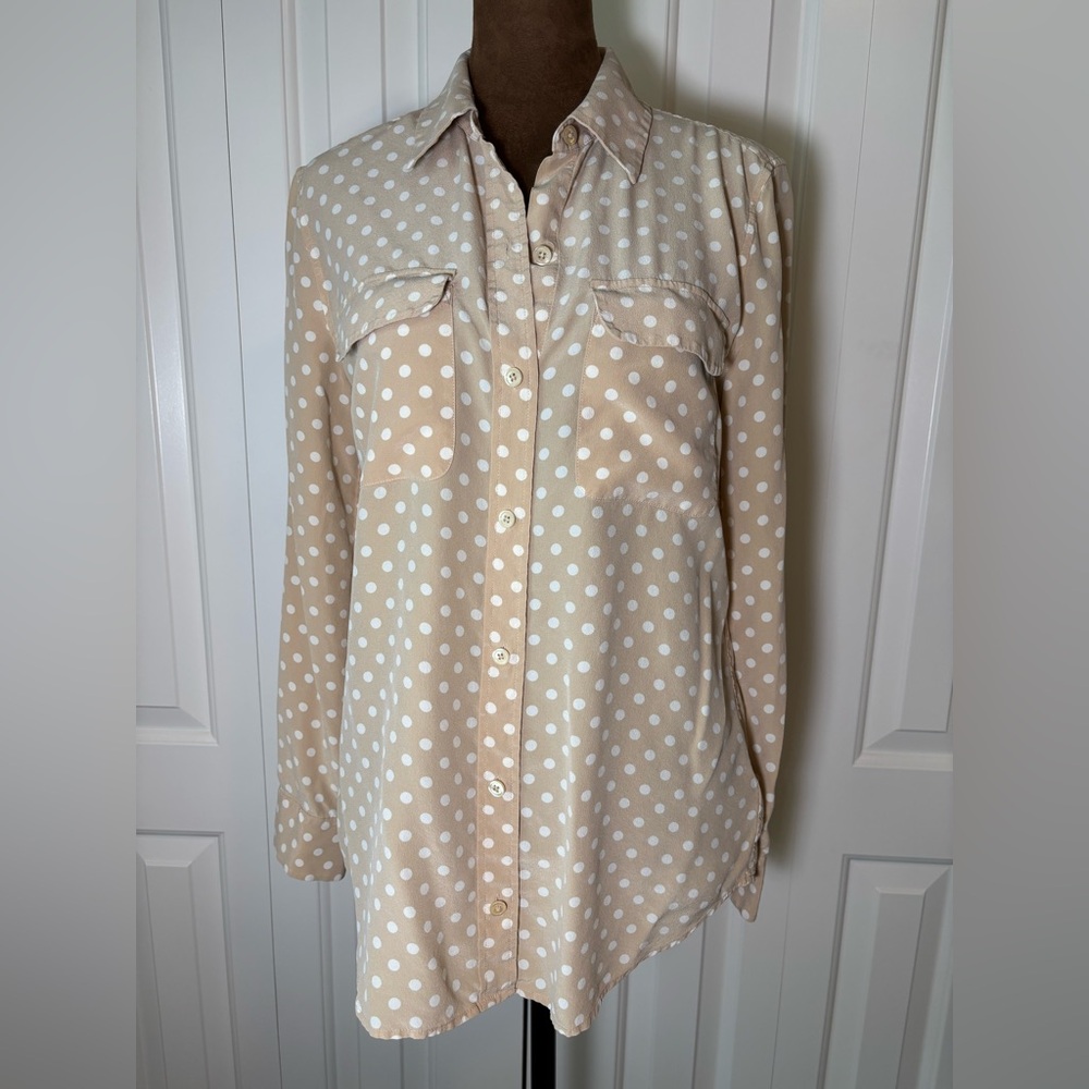 Equipment Femme Slim Signature Silk Shirt - Beige & White Polka Dot